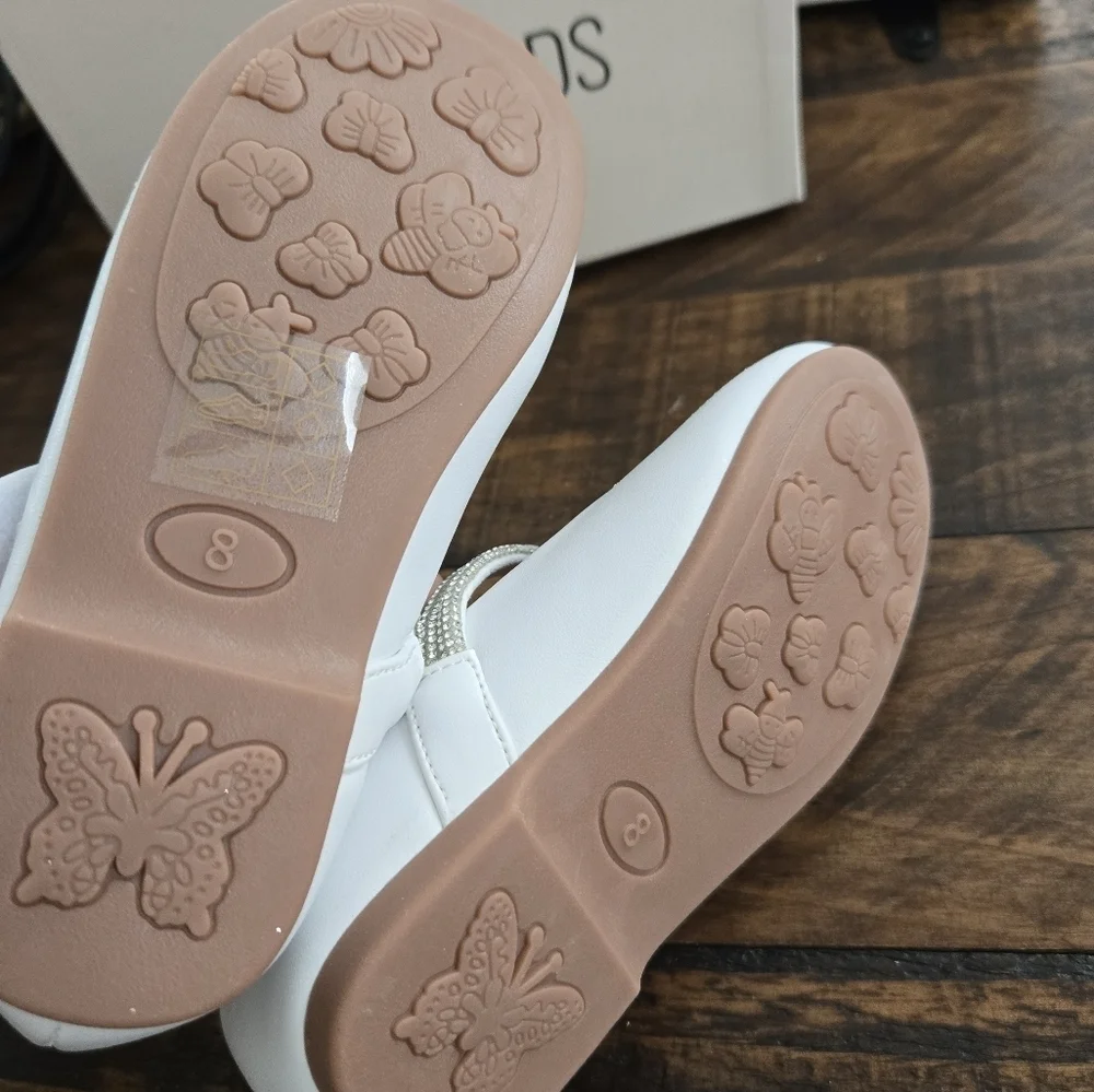 Tip Top Kids Girls MaryJane White Shoe with Rhinestone Strap. Style S187. Size 8